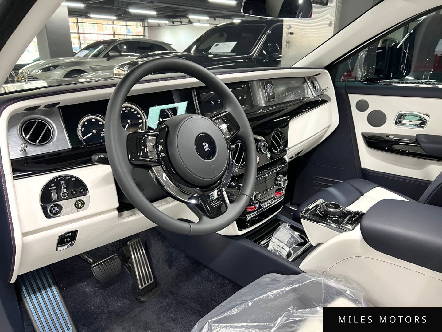 Rolls-Royce Phantom 2023 — миниатюра 6