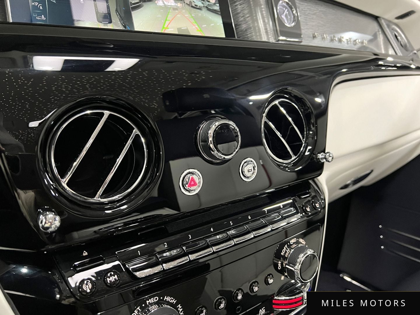 Rolls-Royce Phantom 2023 — миниатюра 10