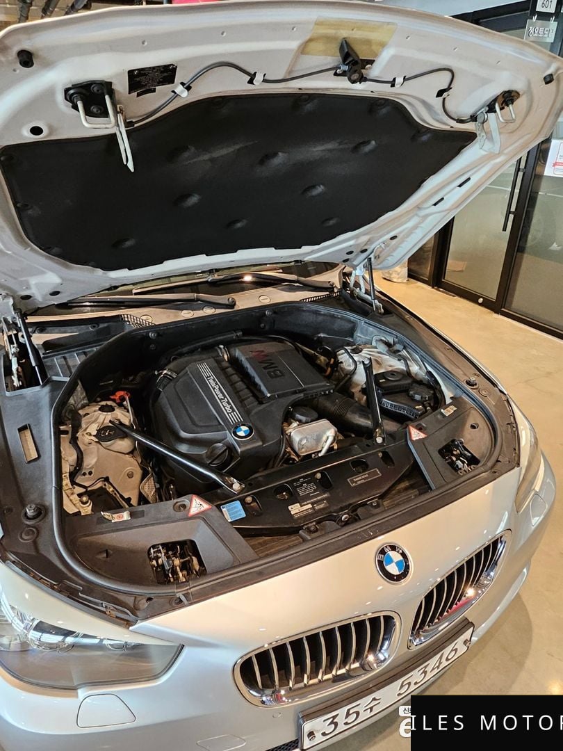 BMW 5 Series GT (F07) 2010 — миниатюра 8