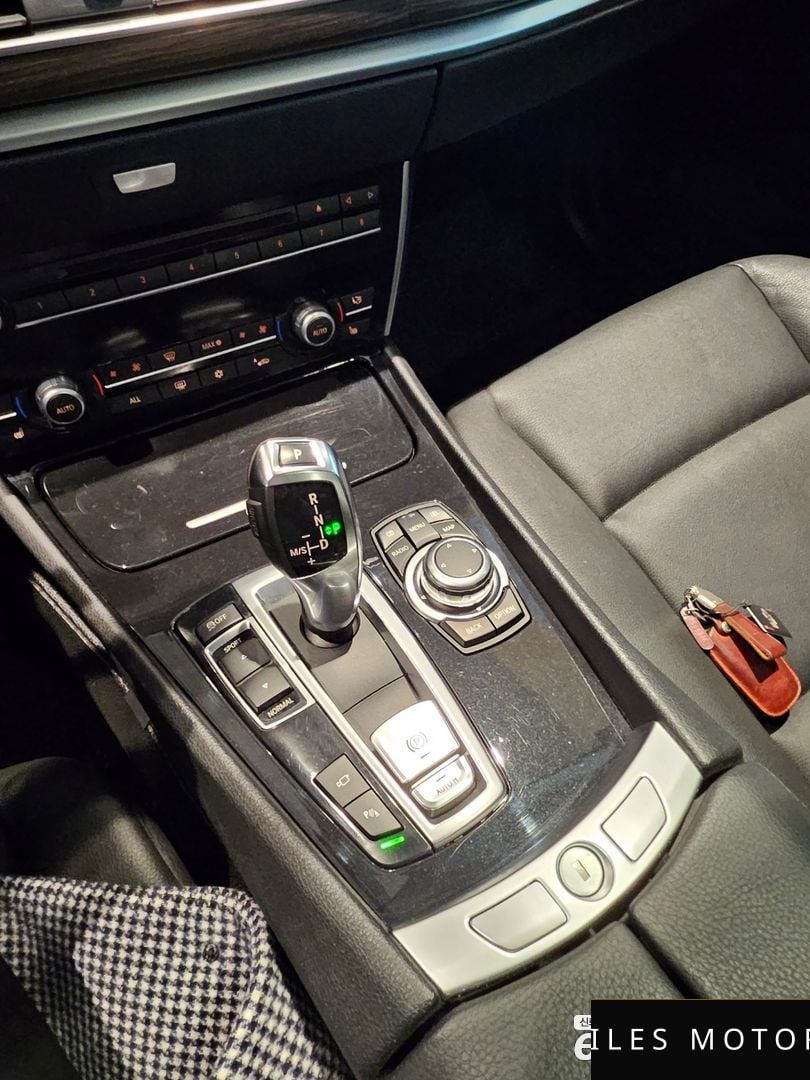 BMW 5 Series GT (F07) 2010 — миниатюра 11
