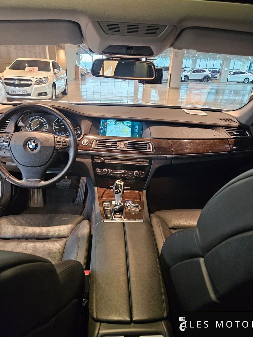 BMW 7 Series (F01) 2012 — миниатюра 9