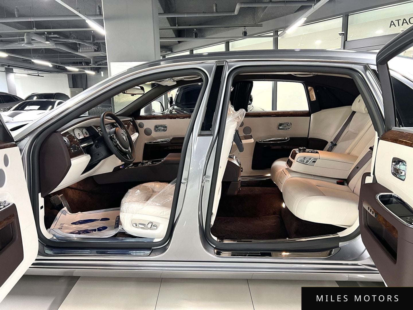 Rolls-Royce Ghost 2019 — миниатюра 10