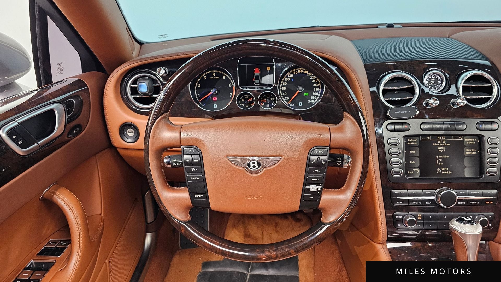 Bentley 플라잉스퍼 2009 — миниатюра 13