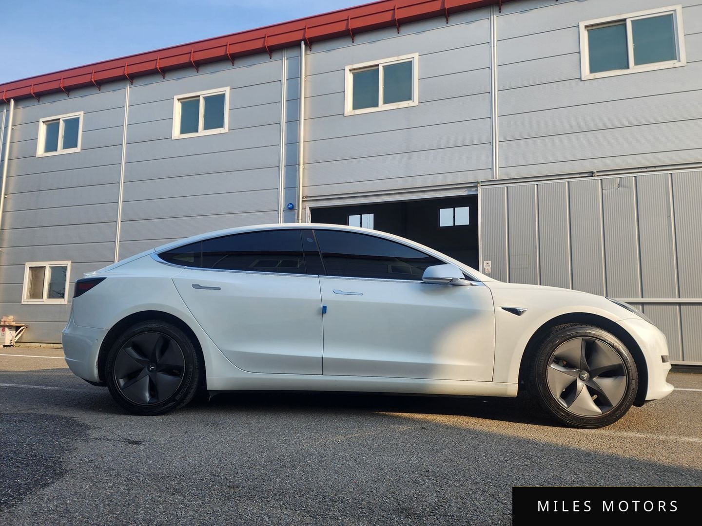 Tesla Model 3 2020 — миниатюра 3