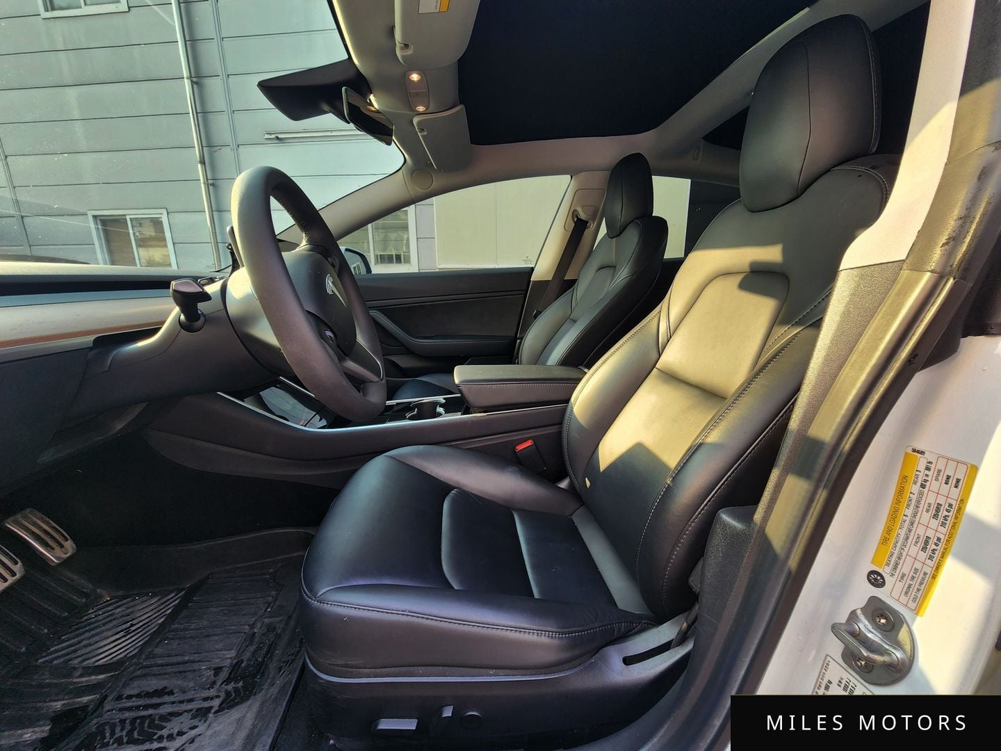 Tesla Model 3 2020 — миниатюра 10