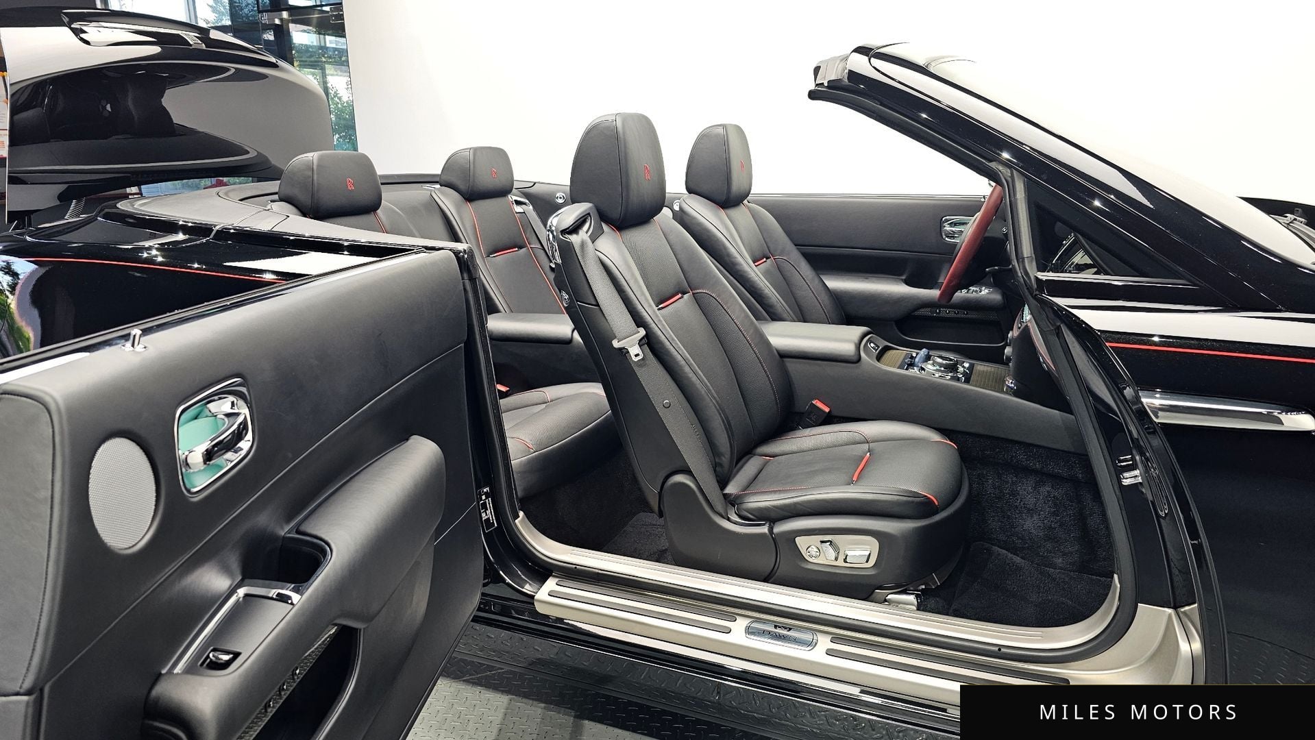 Rolls-Royce 던 2020 — миниатюра 10