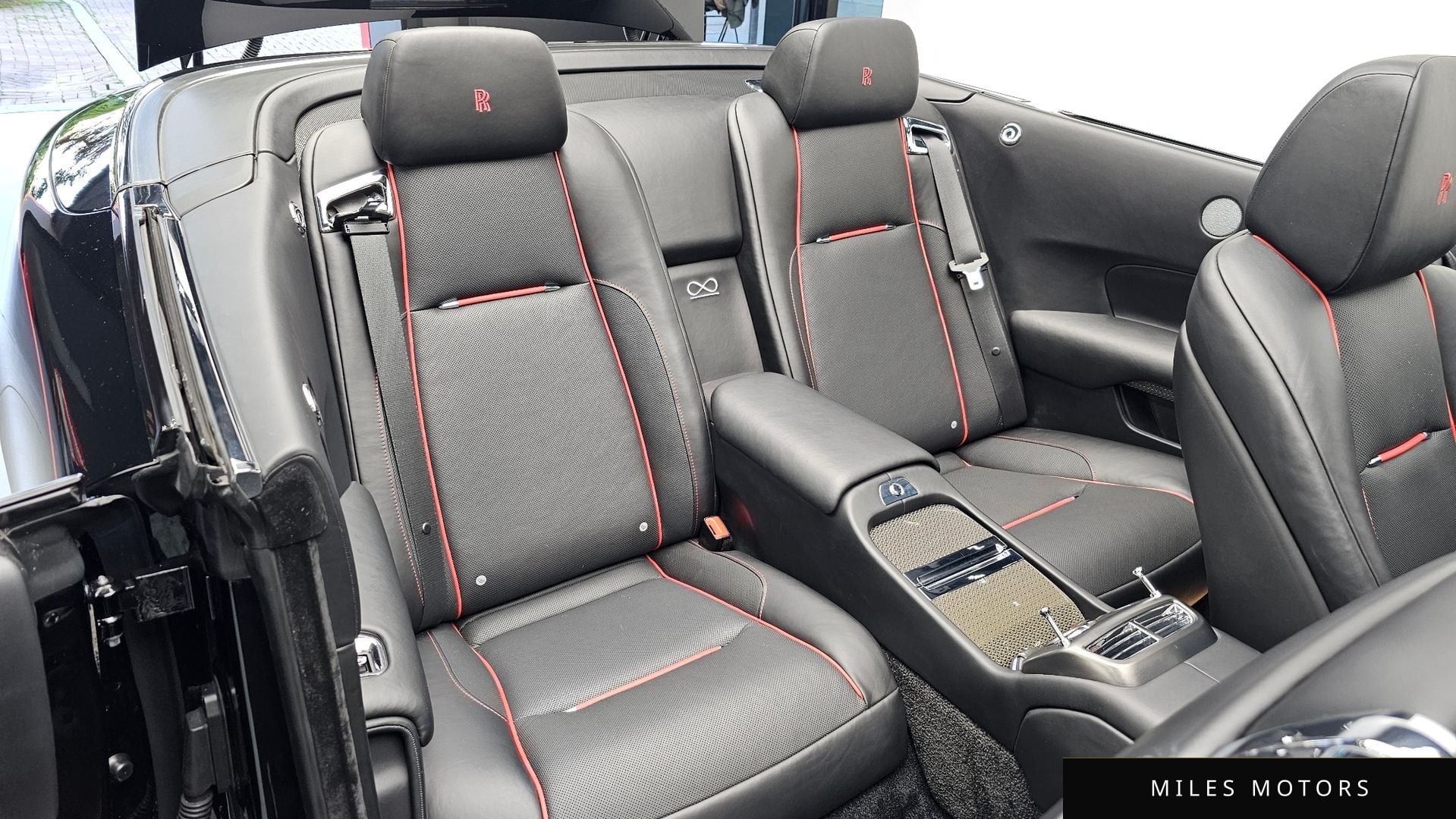 Rolls-Royce 던 2020 — миниатюра 11