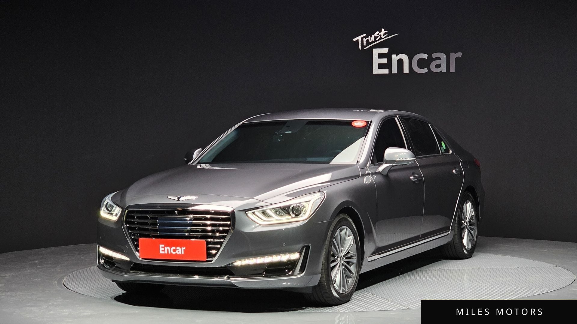 Genesis EQ900 2016 — фото 1 из 12