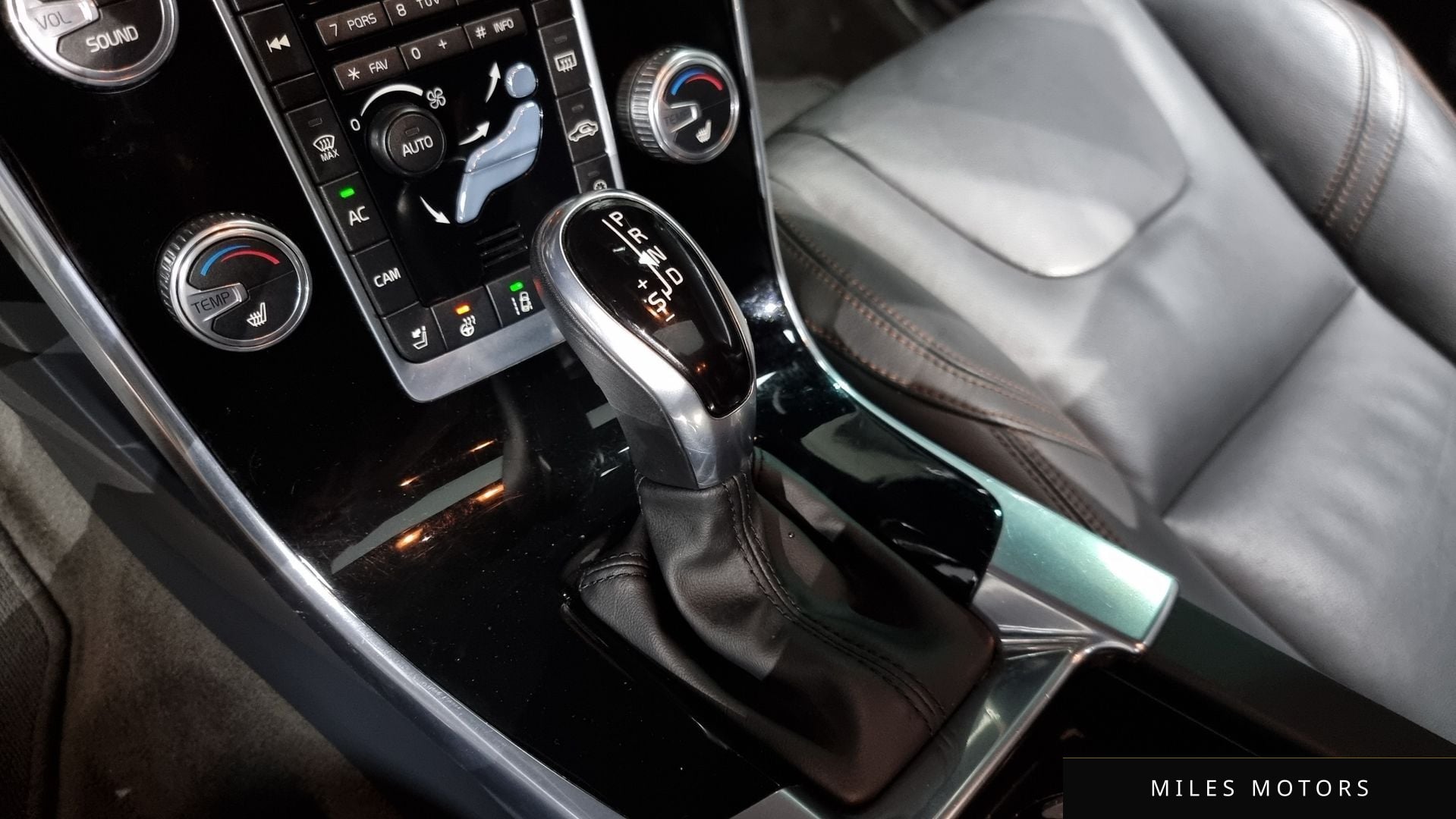 Volvo V60 크로스컨트리 2016 — миниатюра 9