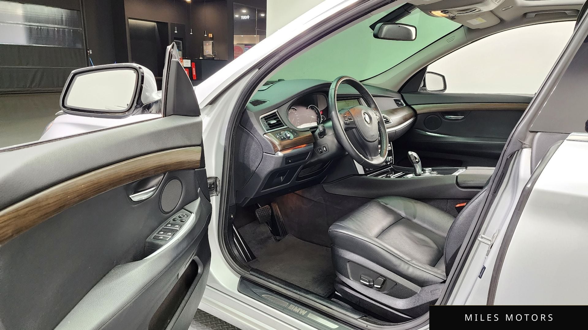 BMW 5 Series GT (F07) 2013 — миниатюра 11
