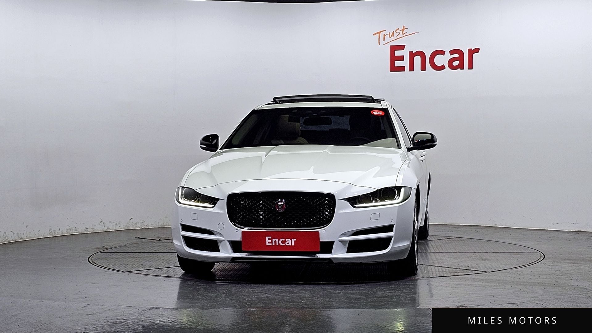 Jaguar XE 2017 — миниатюра 3