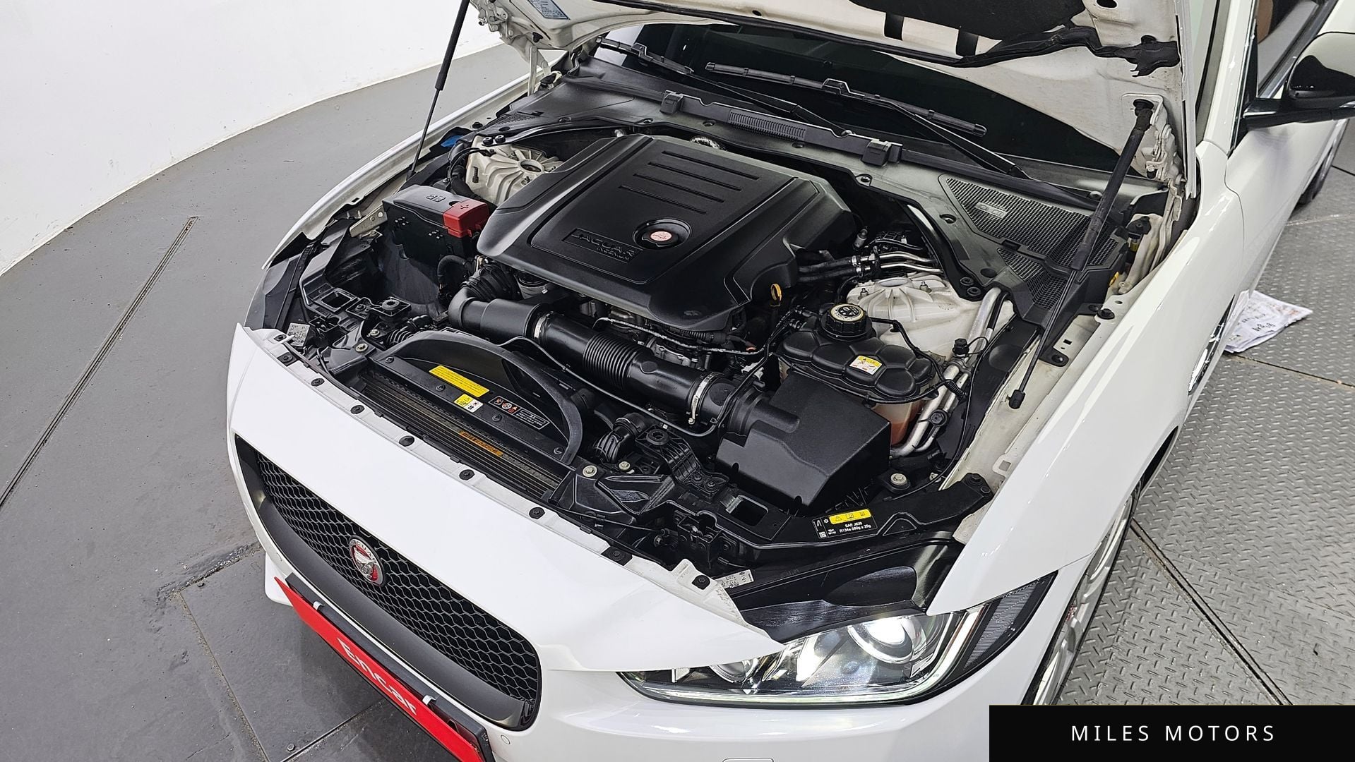 Jaguar XE 2017 — миниатюра 6