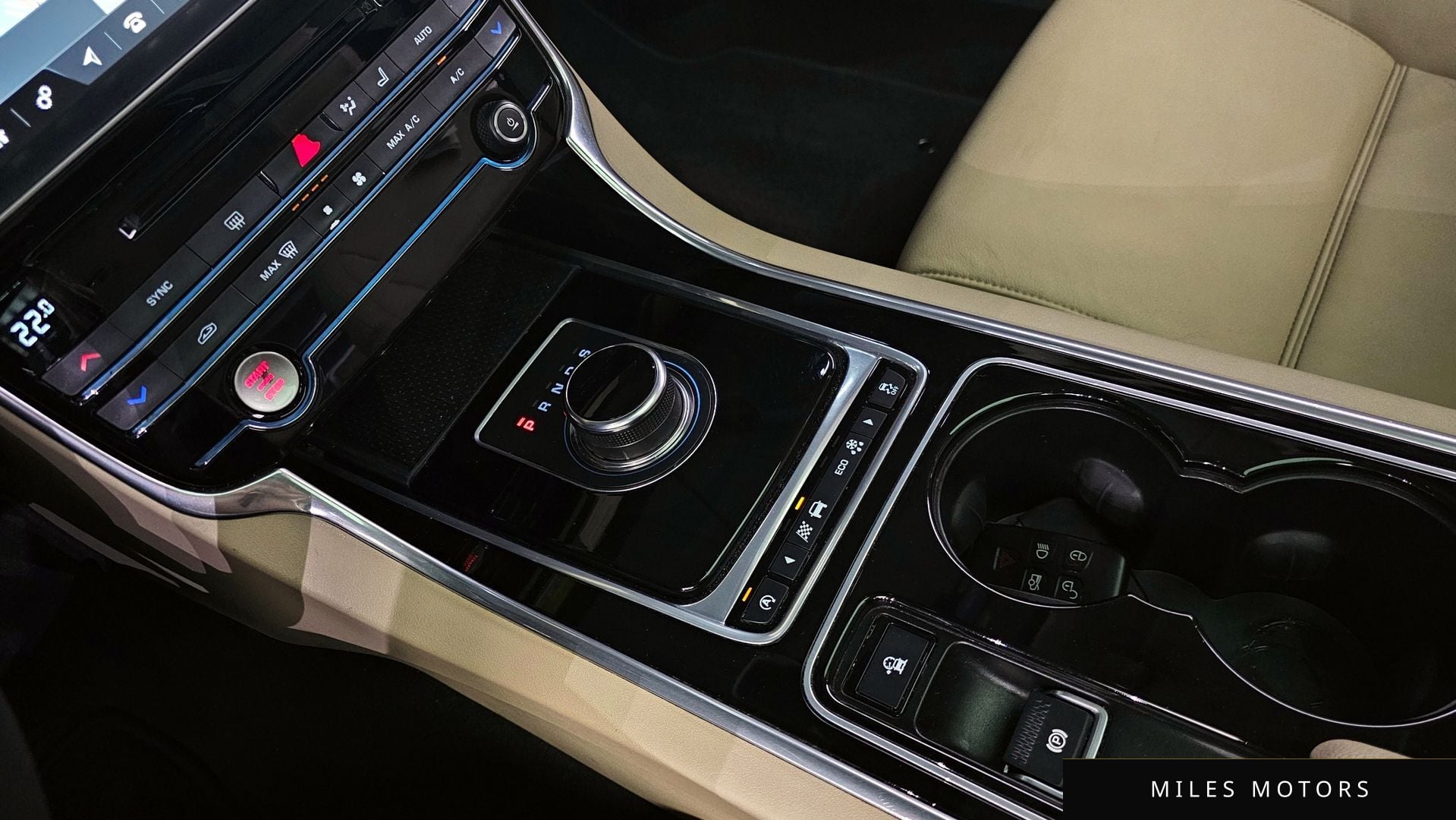 Jaguar XE 2017 — миниатюра 9