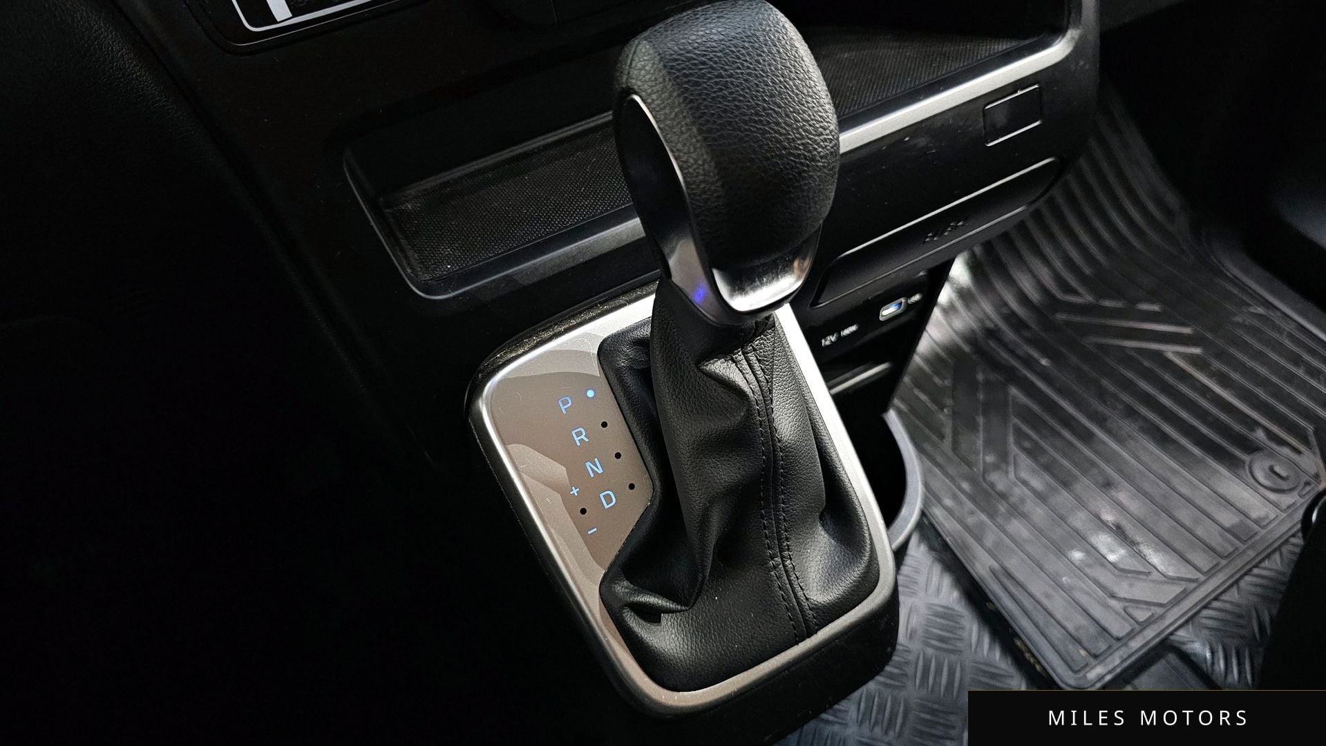 Hyundai Staria 2022 — миниатюра 9