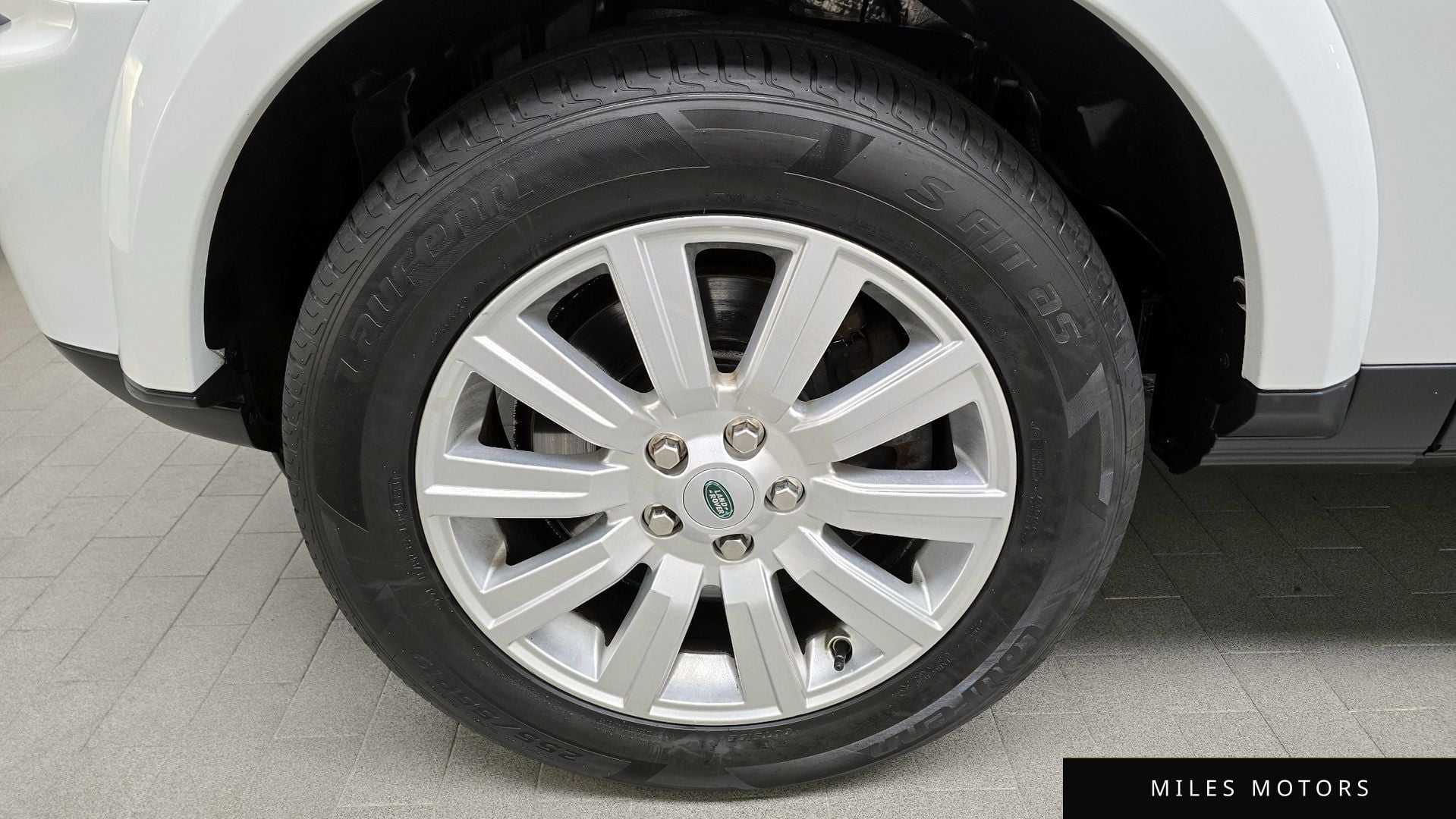 Land Rover Discovery 2013 — миниатюра 2
