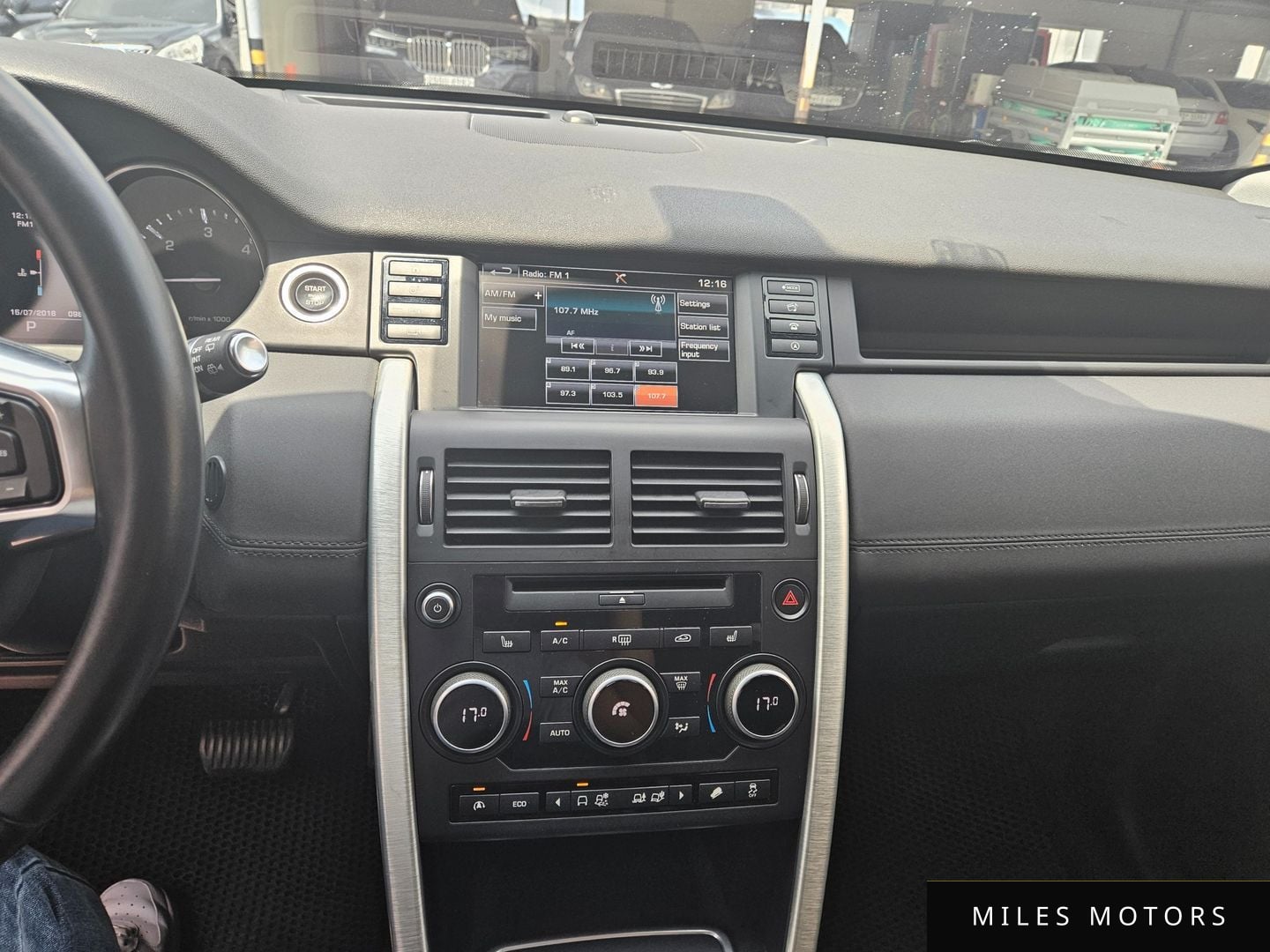 Land Rover Discovery Sport 2016 — миниатюра 8