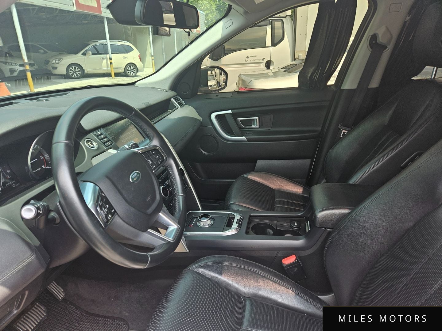Land Rover Discovery Sport 2016 — миниатюра 12