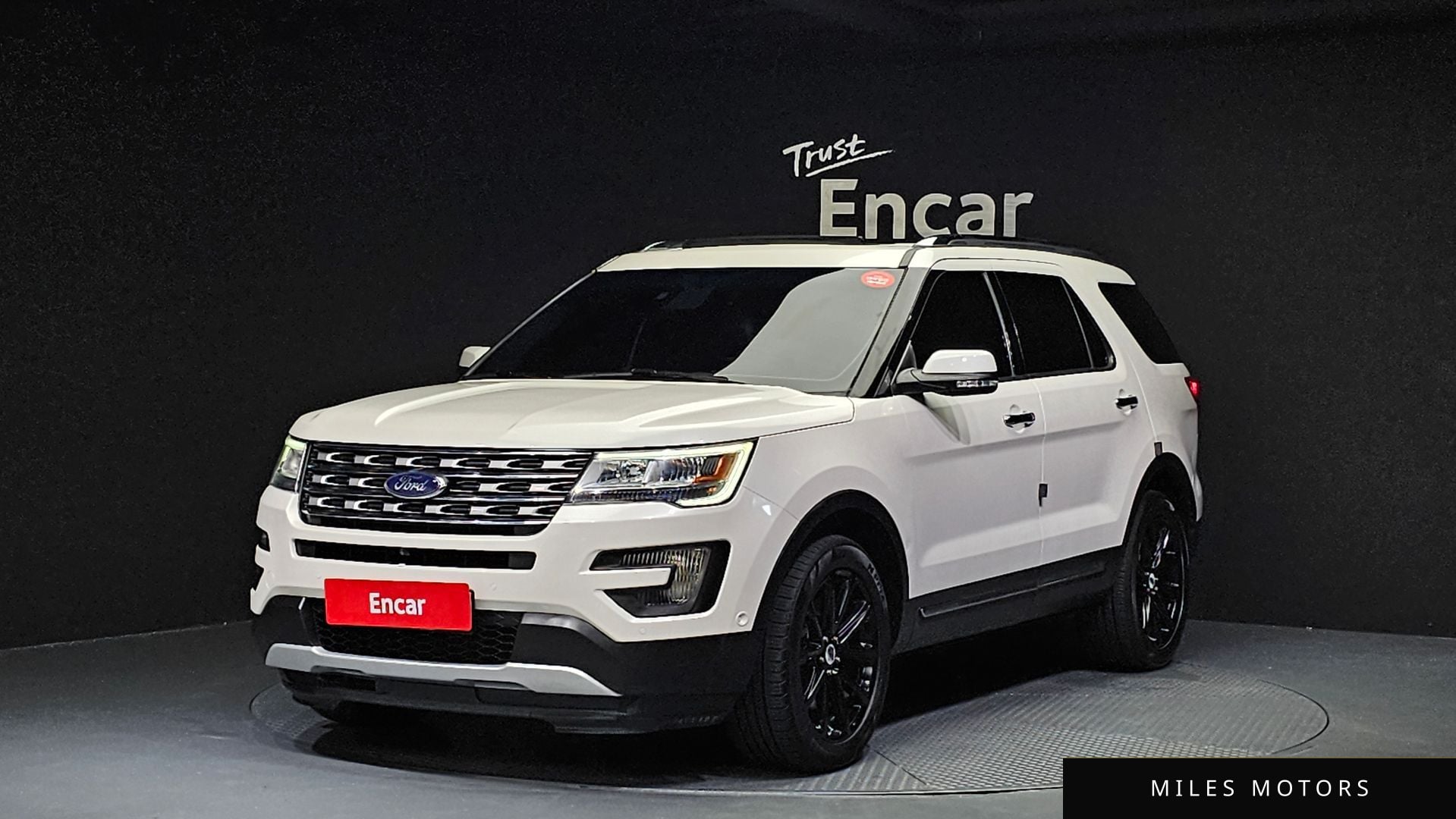 Ford Explorer 2016 — фото 1 из 12