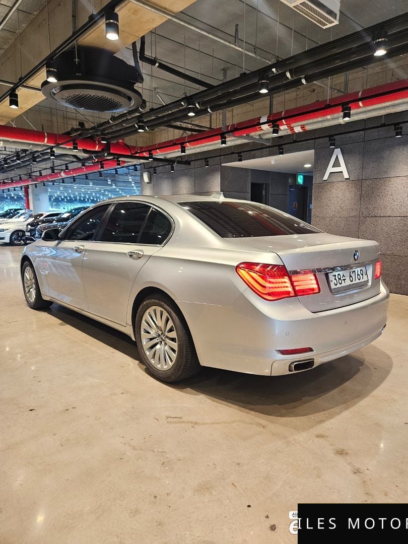 BMW 7 Series (F01) 2011 — миниатюра 6