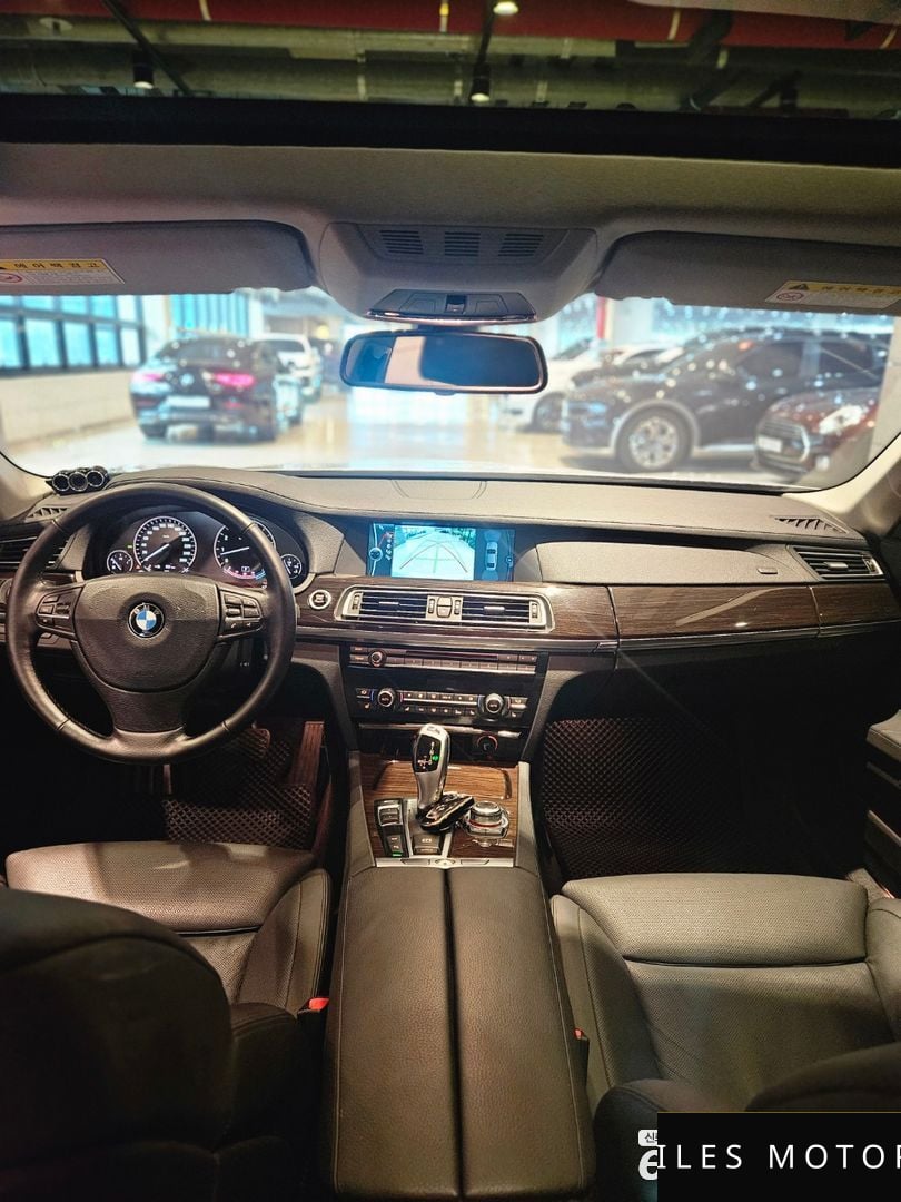 BMW 7 Series (F01) 2011 — миниатюра 8