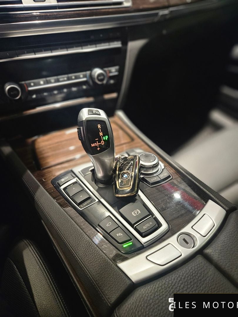 BMW 7 Series (F01) 2011 — миниатюра 10