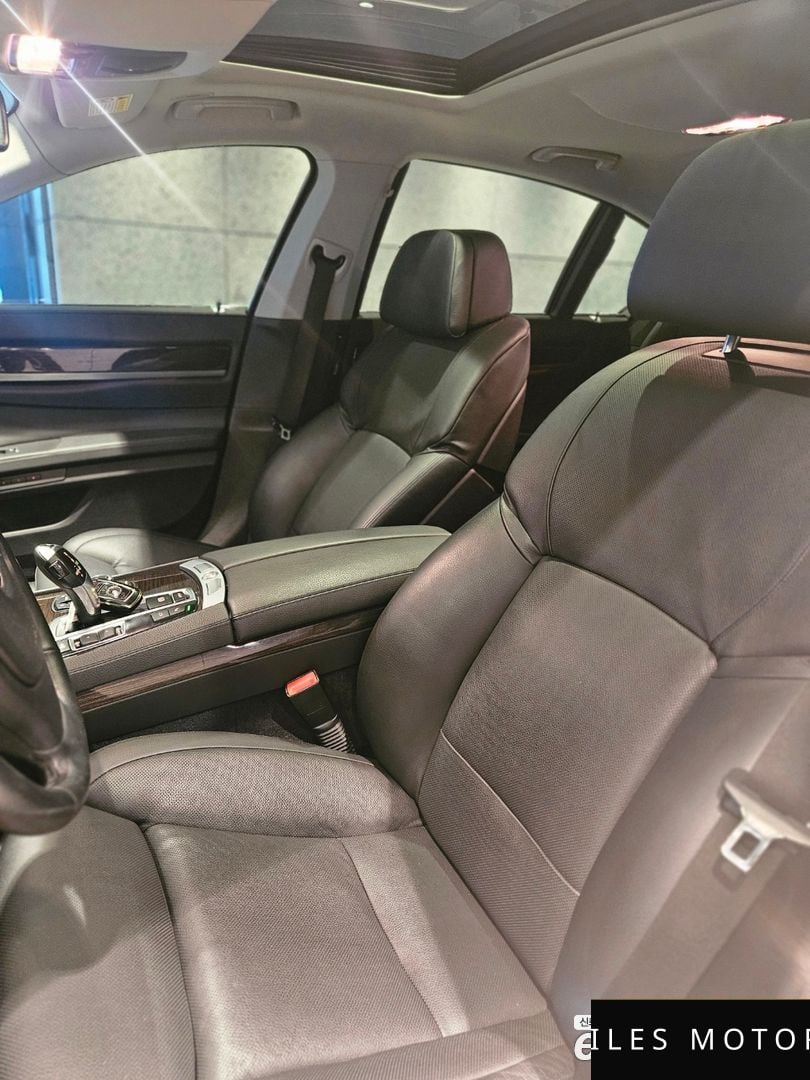 BMW 7 Series (F01) 2011 — миниатюра 11
