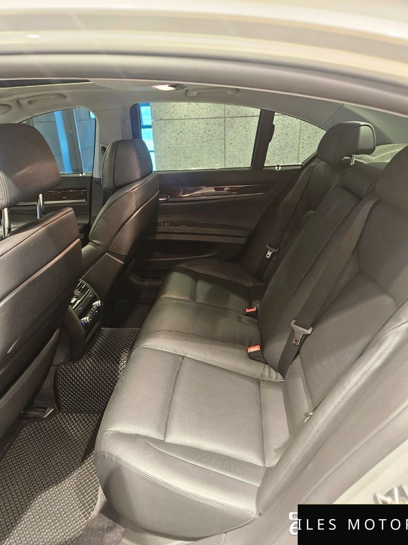 BMW 7 Series (F01) 2011 — миниатюра 12