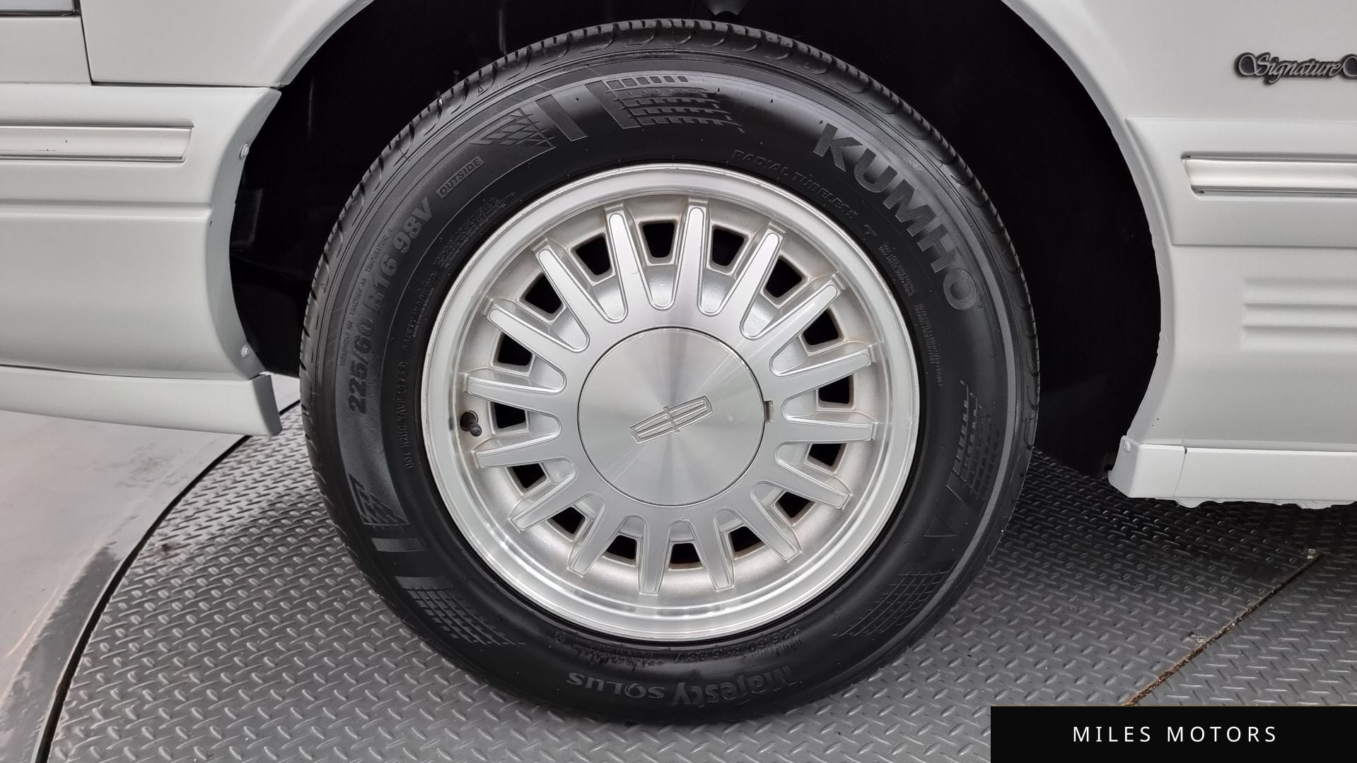 Lincoln Town Car 1997 — миниатюра 5