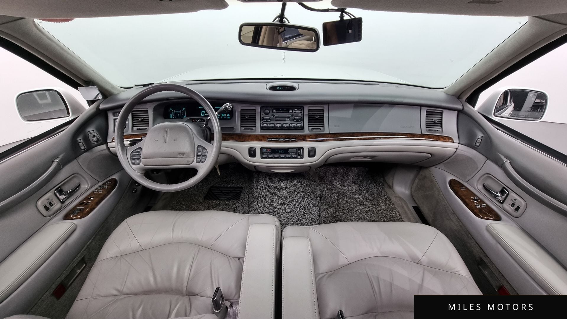 Lincoln Town Car 1997 — миниатюра 7