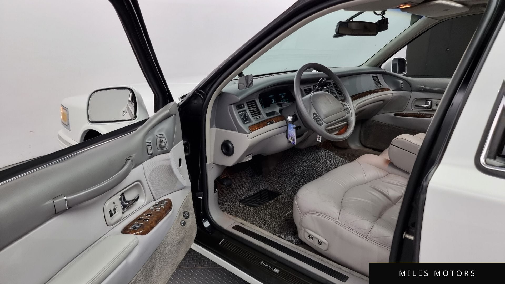 Lincoln Town Car 1997 — миниатюра 12