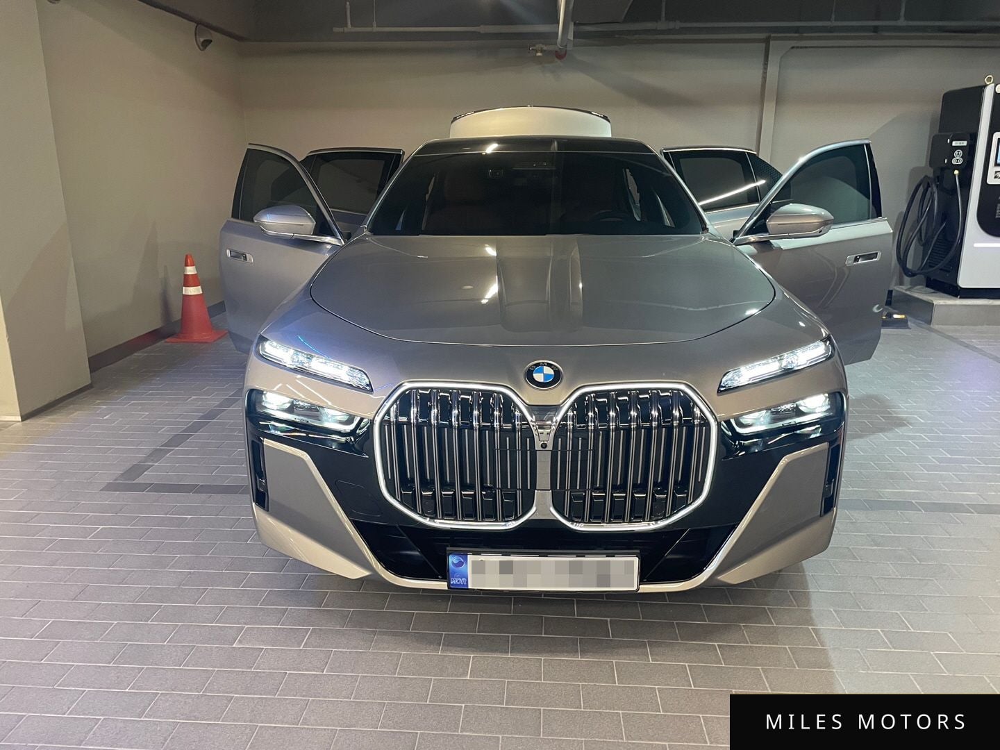 BMW 7 Series (G70) 2023 — миниатюра 3