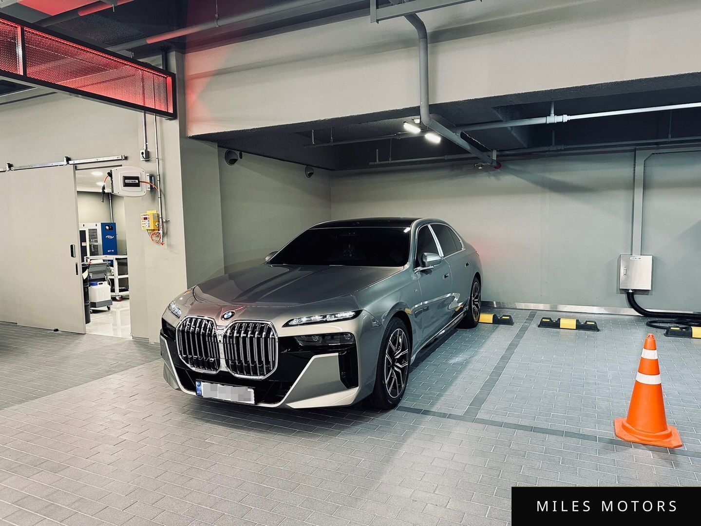 BMW 7 Series (G70) 2023 — миниатюра 11