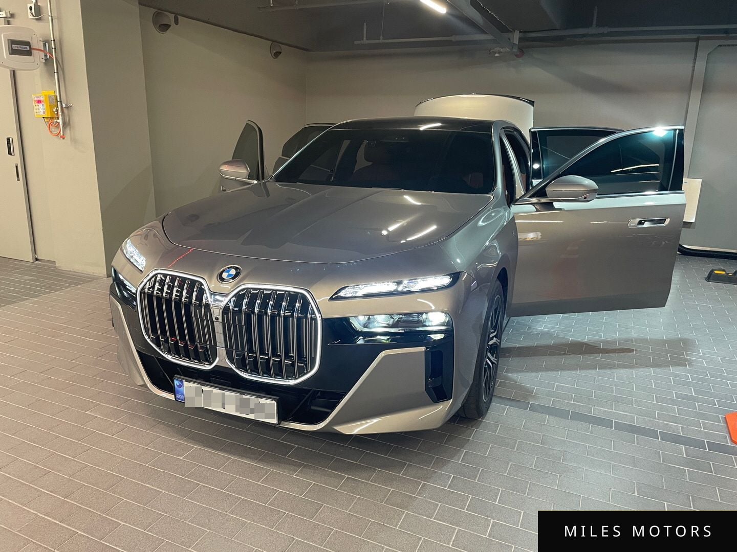 BMW 7 Series (G70) 2023 — миниатюра 12
