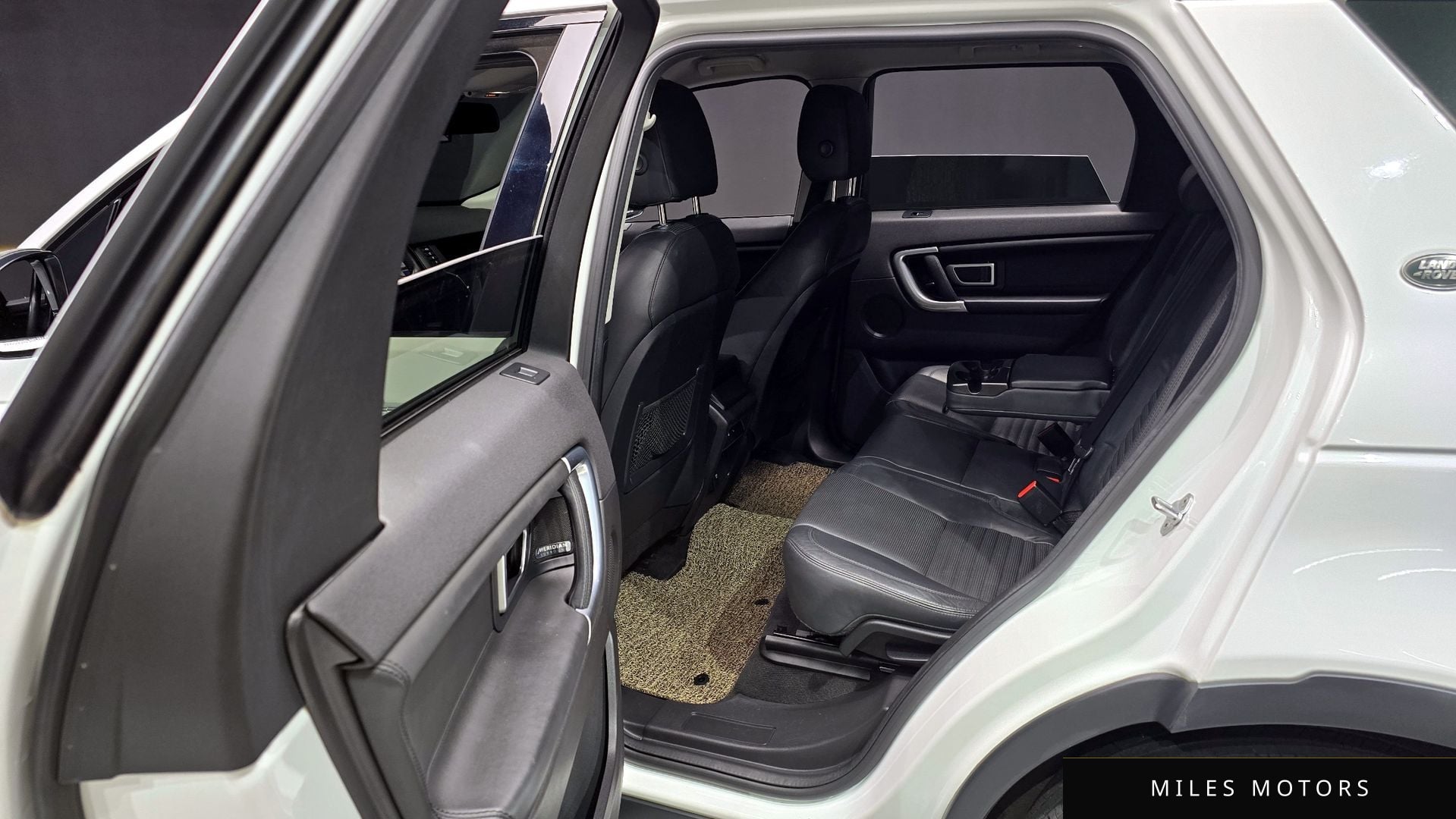 Land Rover Discovery Sport 2016 — миниатюра 12