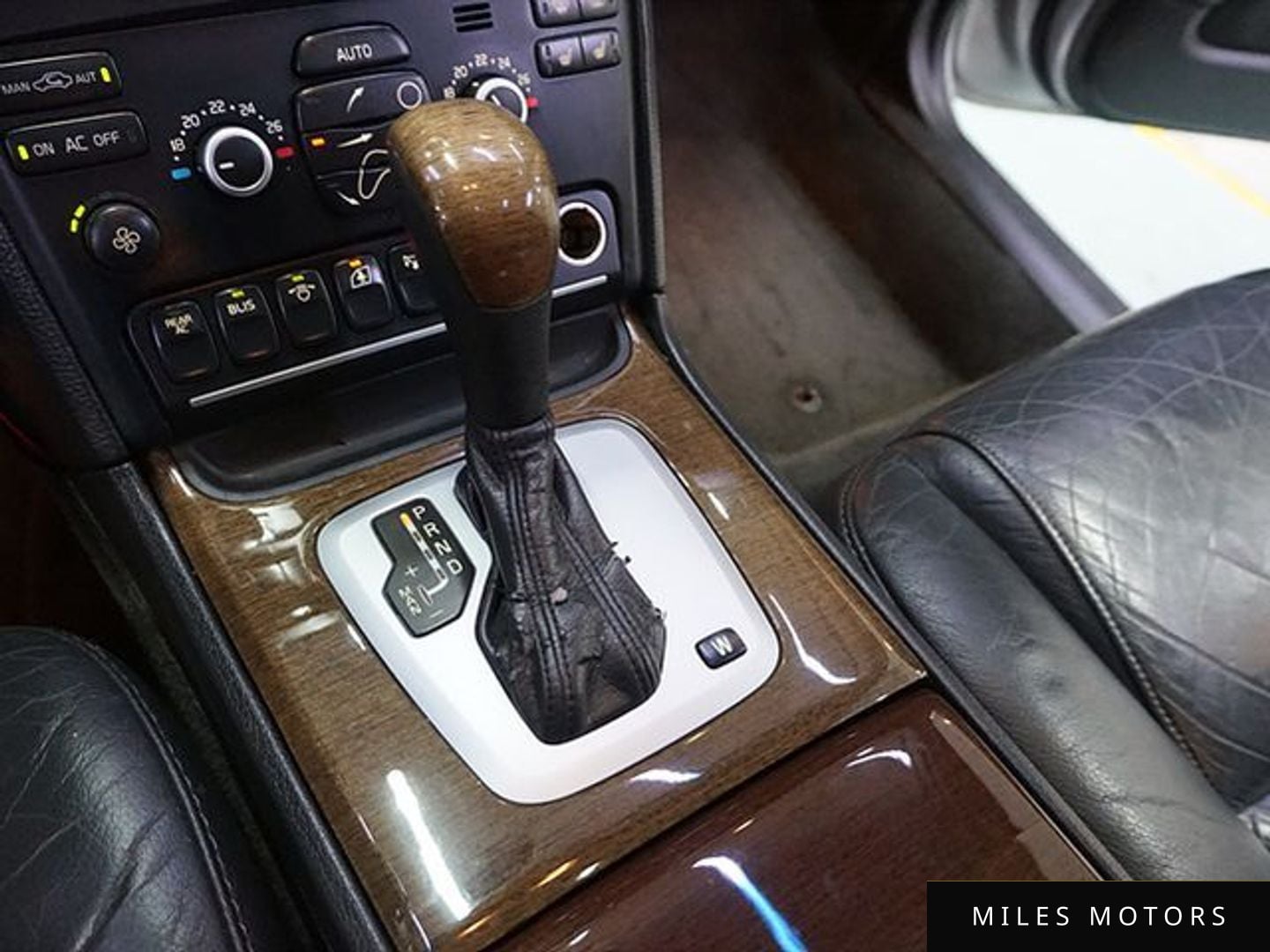 Volvo XC90 2010 — миниатюра 9