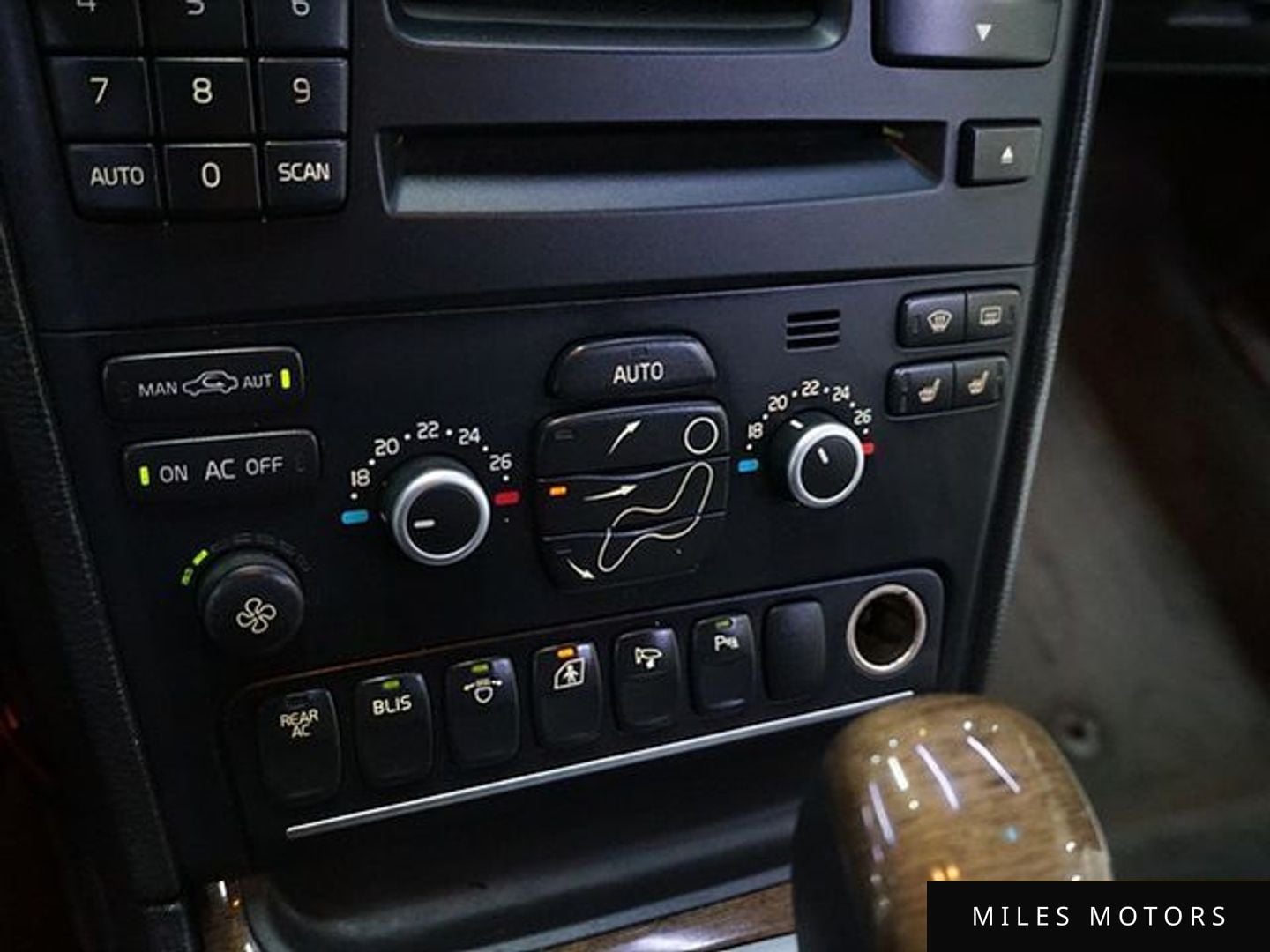 Volvo XC90 2010 — миниатюра 14