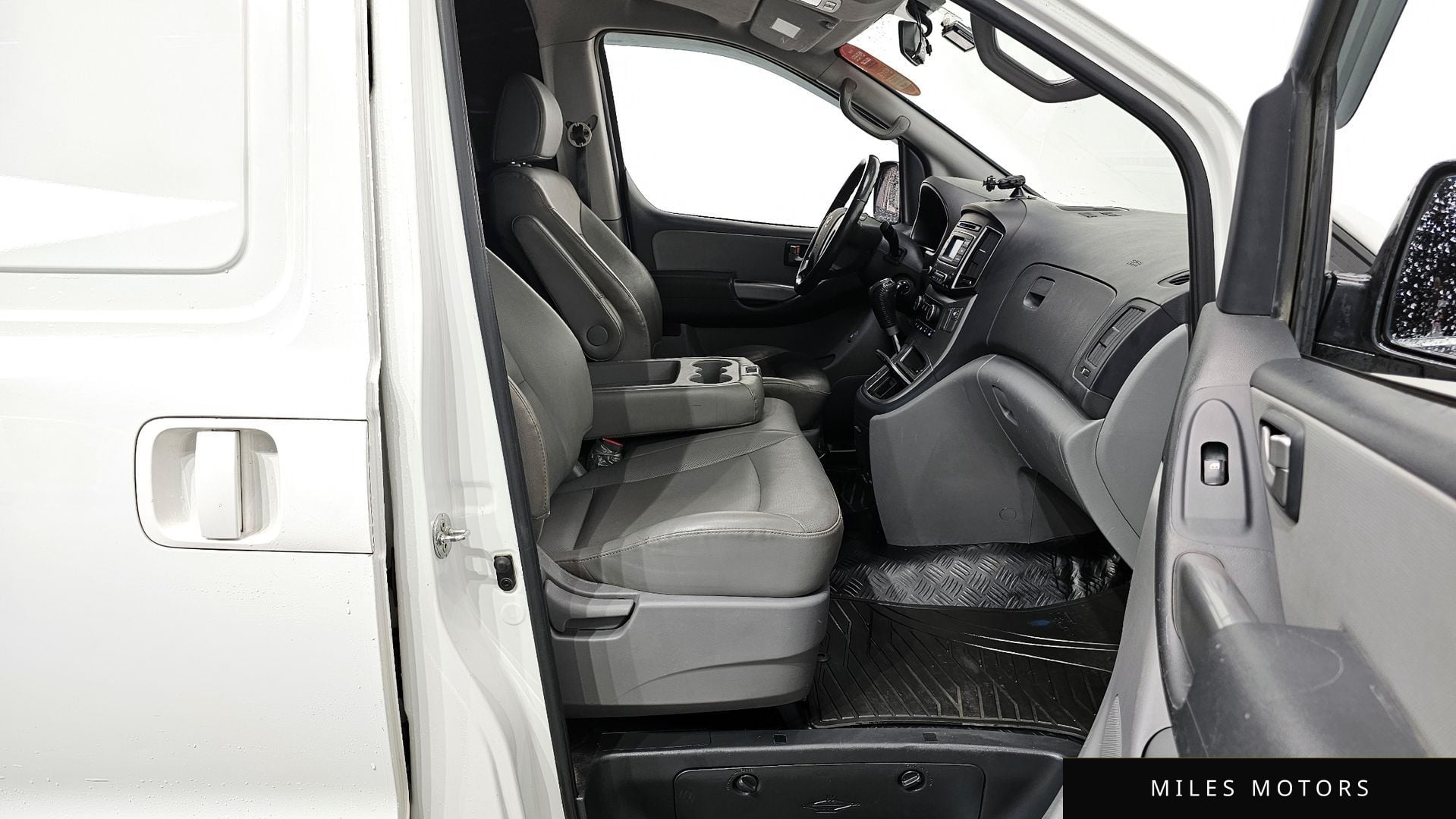 Hyundai Starex 2019 — миниатюра 11
