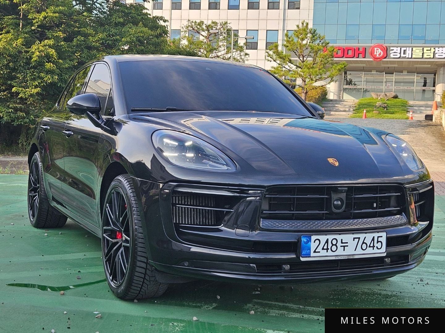Porsche Macan 2023 — миниатюра 2