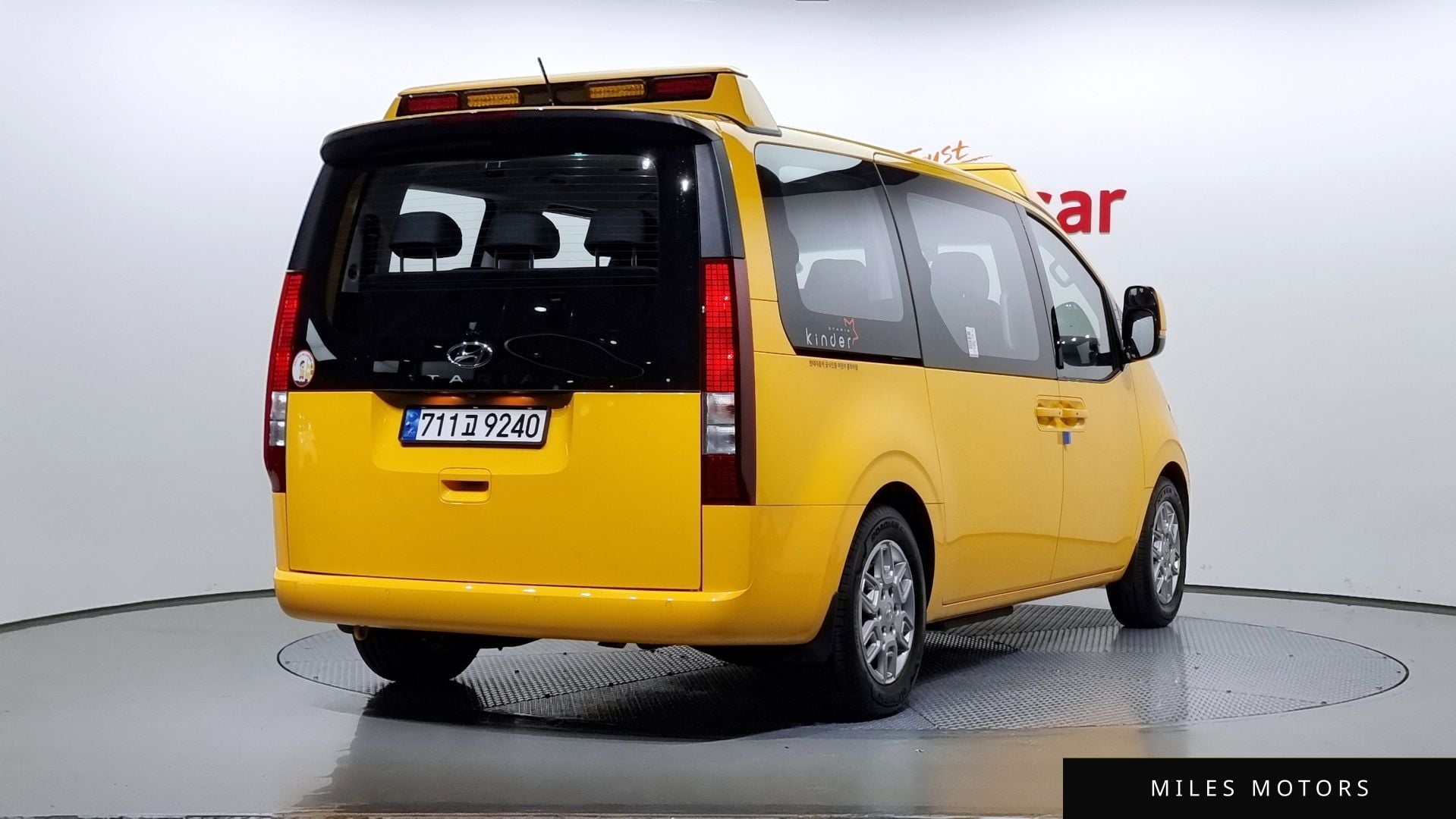 Hyundai Staria 2023 — миниатюра 2