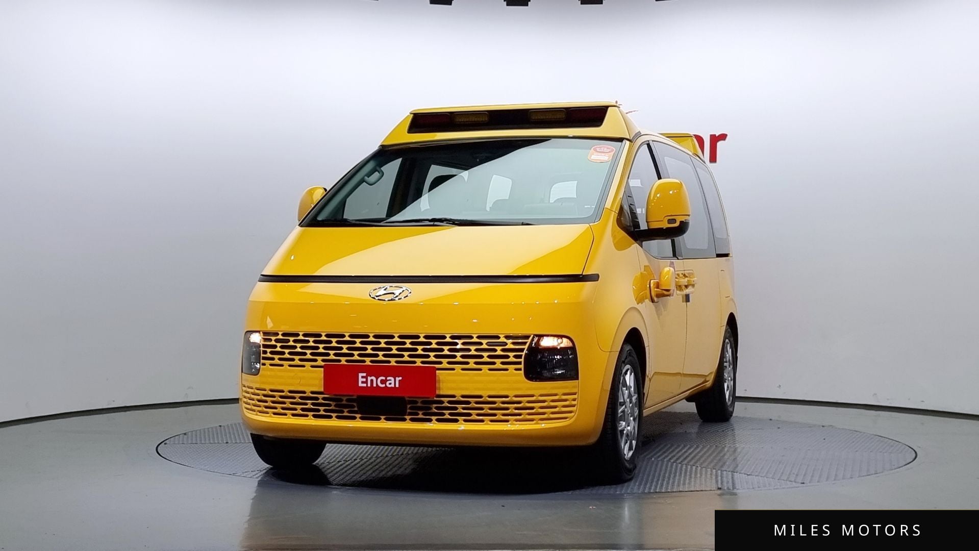 Hyundai Staria 2023 — миниатюра 3