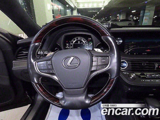 Лексус LS500h 2018 — миниатюра 6