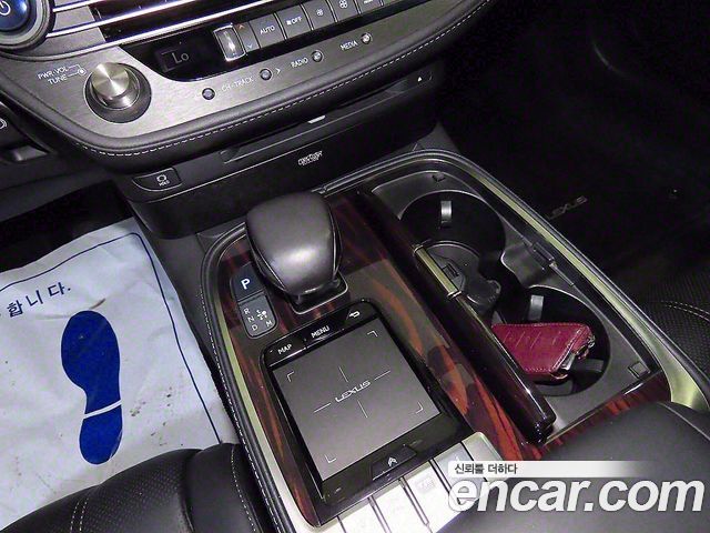 Лексус LS500h 2018 — миниатюра 16