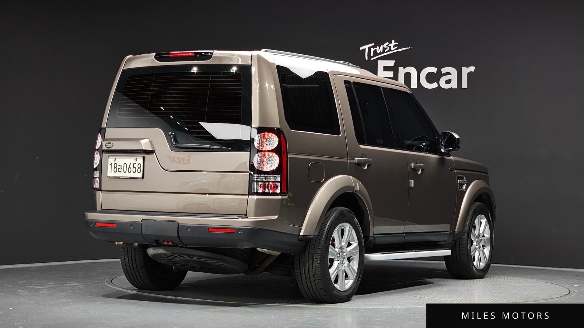 Land Rover Discovery 2016 — миниатюра 2