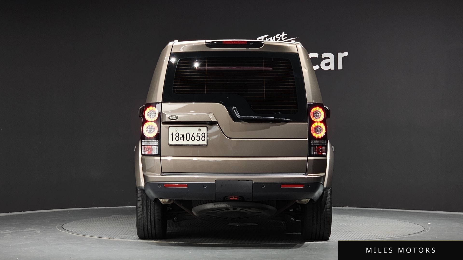 Land Rover Discovery 2016 — миниатюра 4