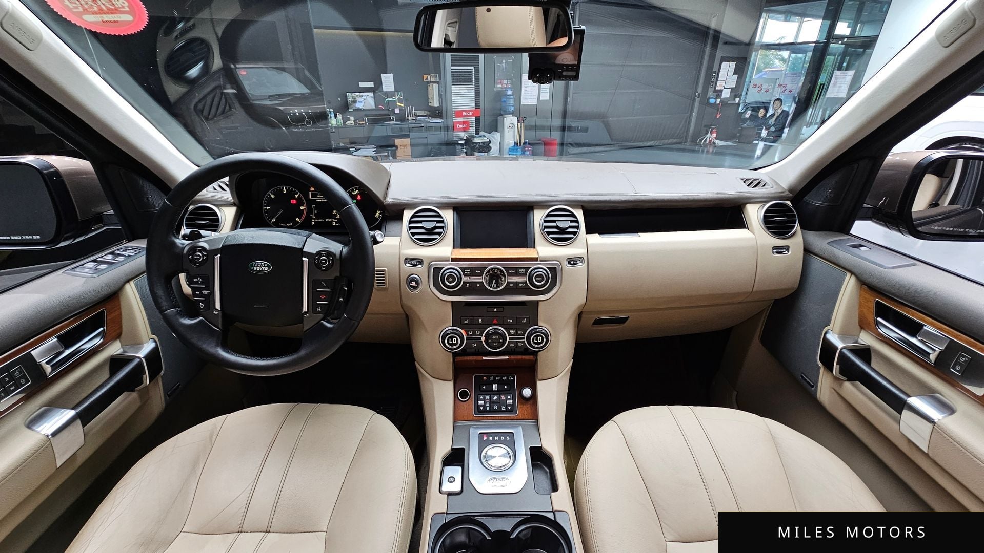 Land Rover Discovery 2016 — миниатюра 7