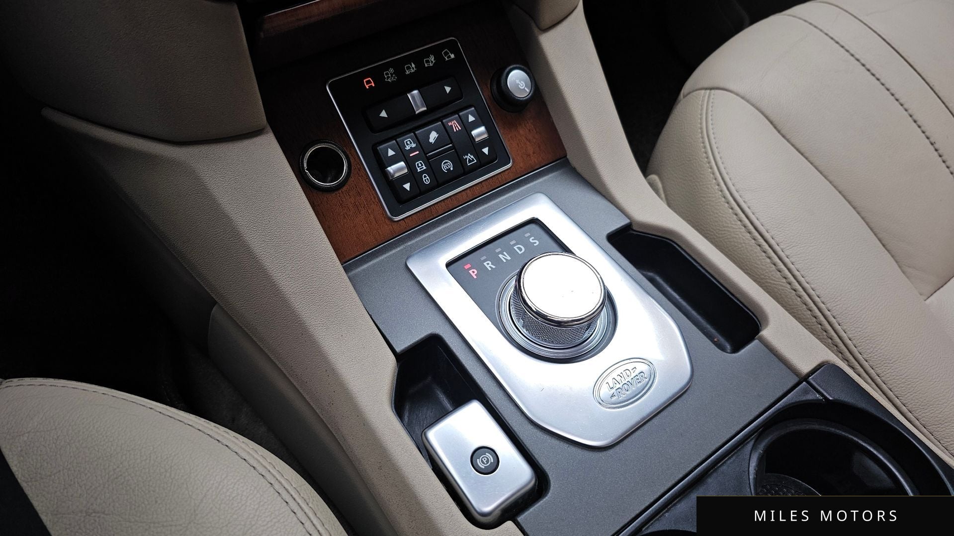 Land Rover Discovery 2016 — миниатюра 9