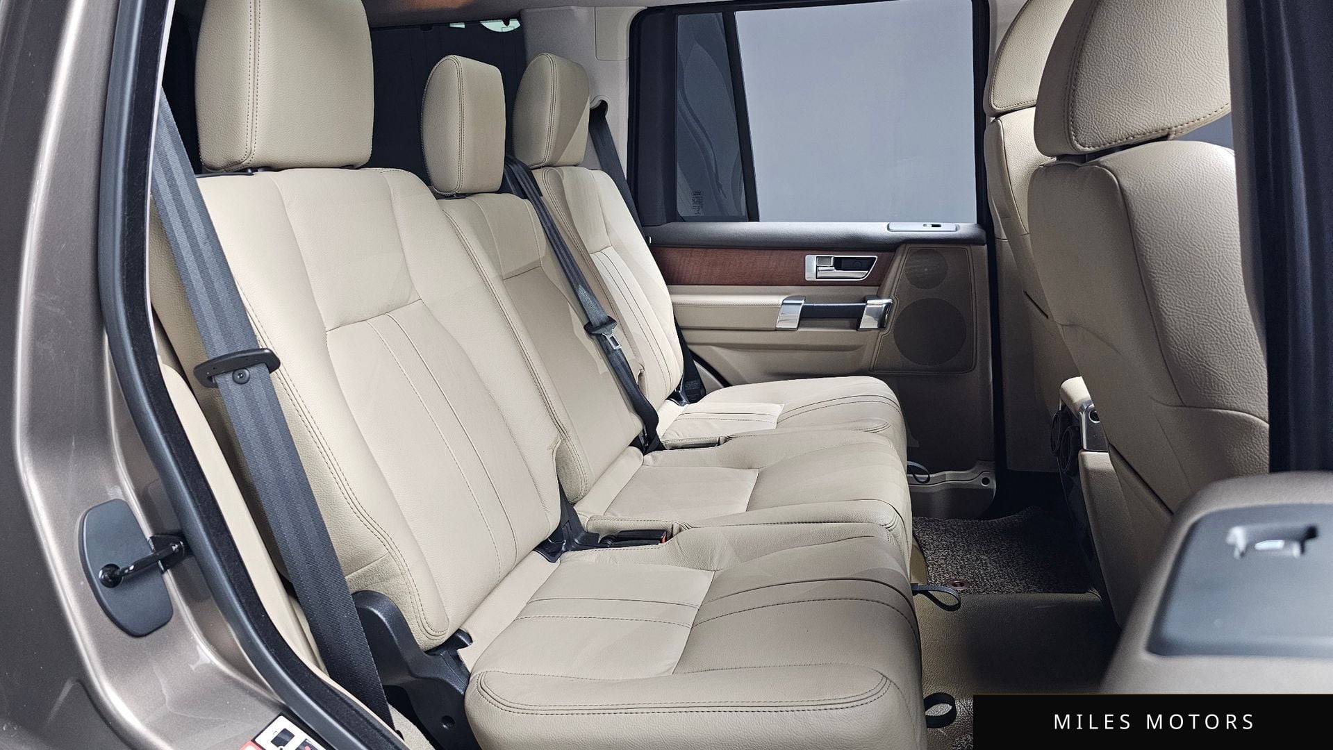 Land Rover Discovery 2016 — миниатюра 11