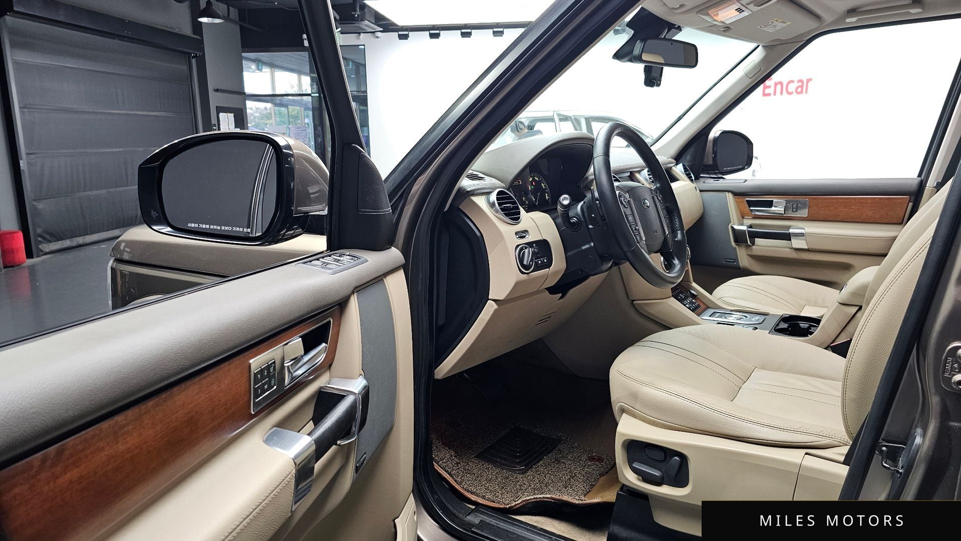 Land Rover Discovery 2016 — миниатюра 12