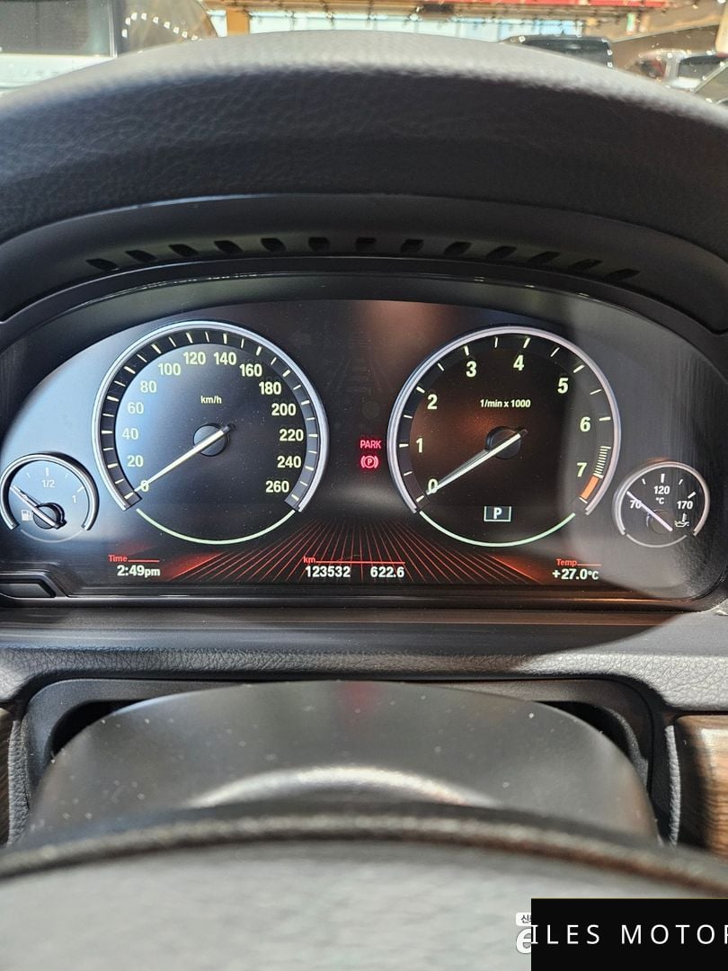 BMW 5 Series GT (F07) 2011 — миниатюра 11