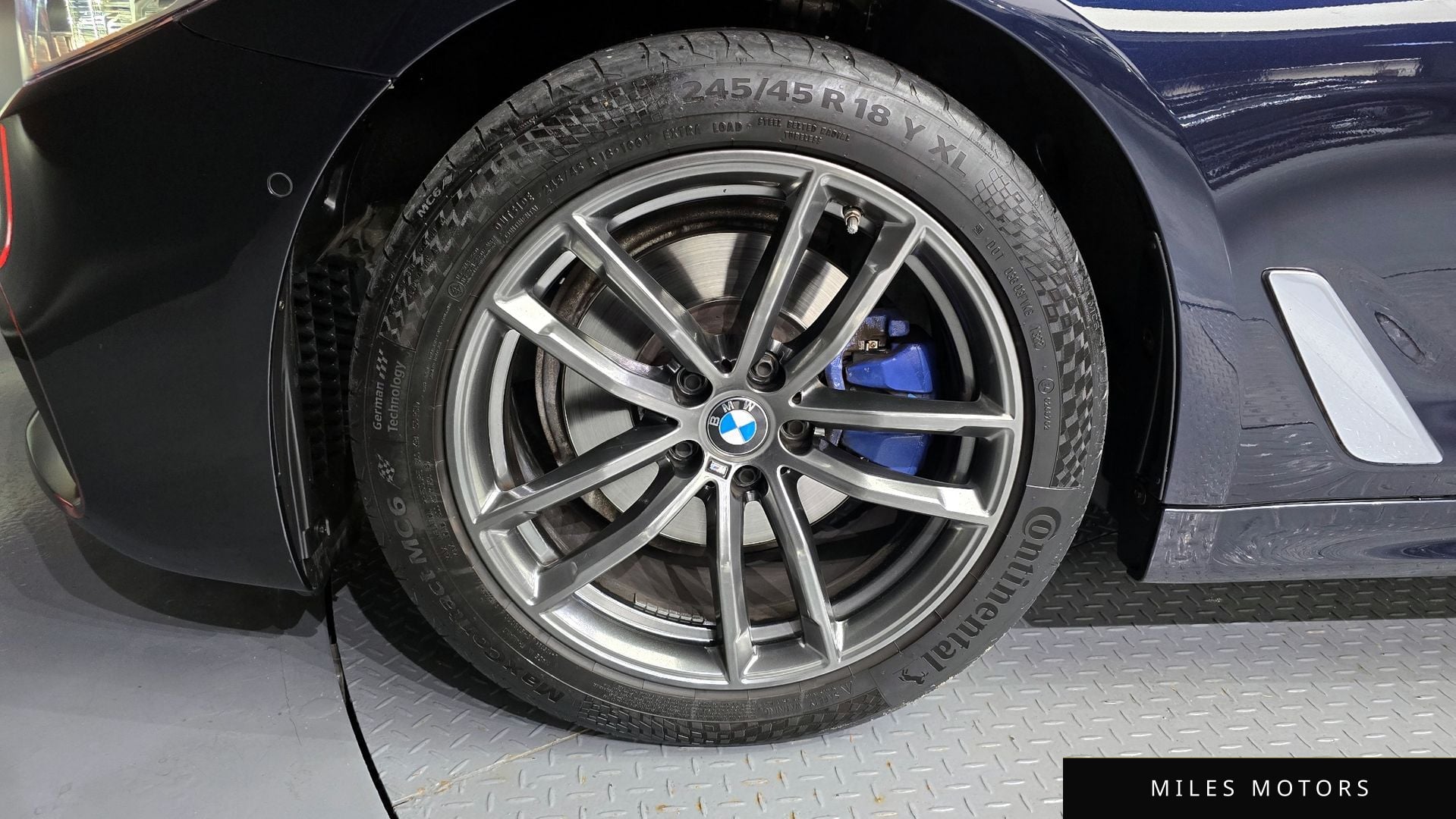 BMW 5 Series (G30) 2020 — миниатюра 5